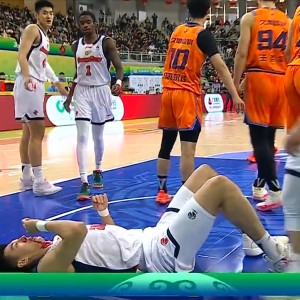 世界杯官方直播平台入口-王少杰血洒赛场，奎因37分广东队被淘汰，偰李永炜9助攻小将15分