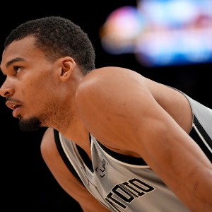 世界杯高清赛事直播-Haynes：MRI结果显示文班肋骨没有严重损伤 将被列入每日观察状态